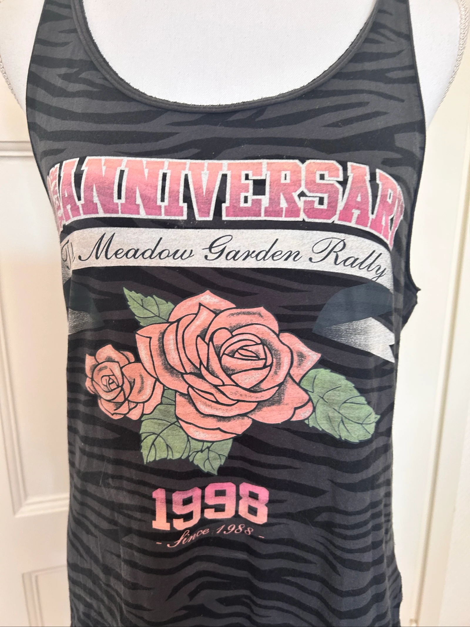 H&M Vintage Rock Singlet Top con Estampado de Tigre Rosado – Talla M – photo 2